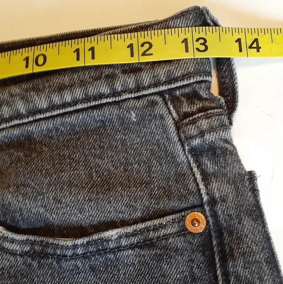 Levi,s Wedgie Straight Jeans. Size 24. Gray. - Picture 4 of 8